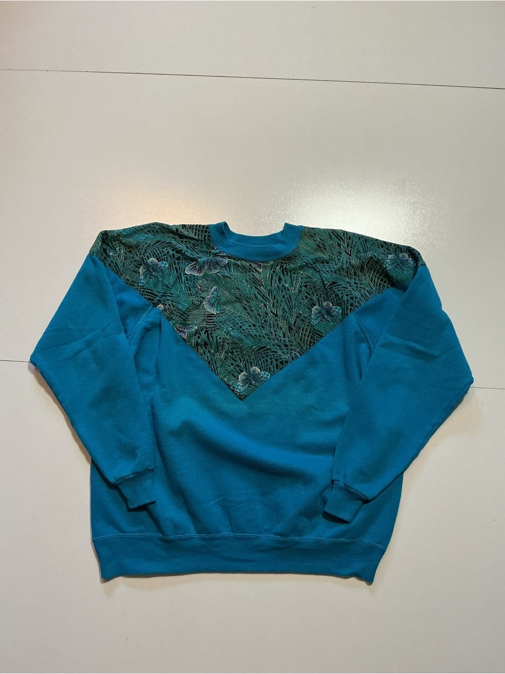 Vintage Hanes Activewear 50/50
Butterfly Nature Appliqué Crewneck Sweatshirt